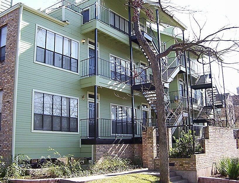 1st image of 915 W 22nd St #1/2-101