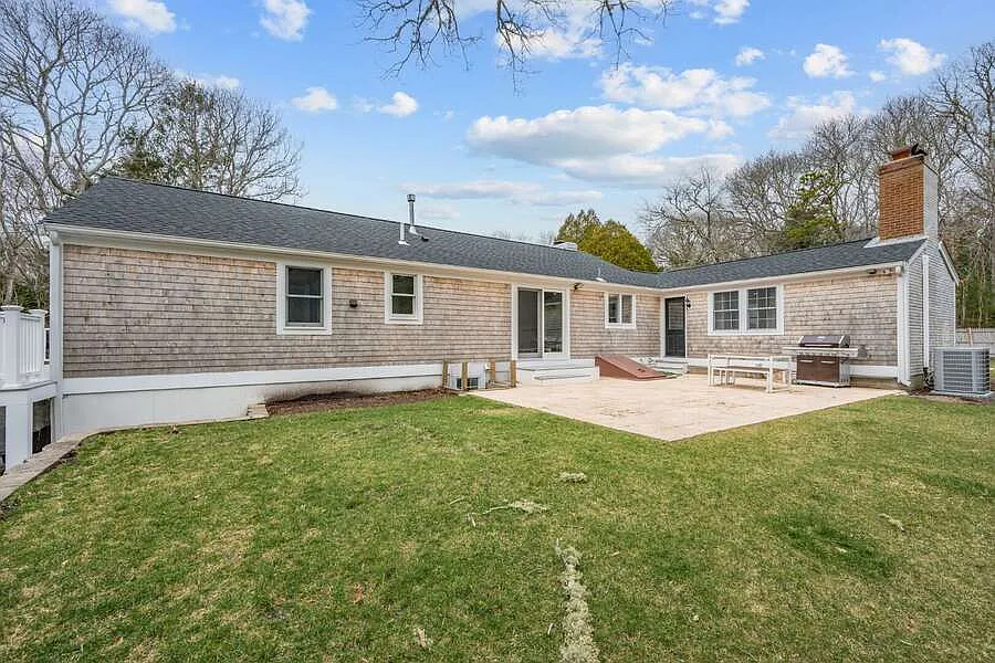 3 bed, 2342 sqft, $3,500 — Photo 4