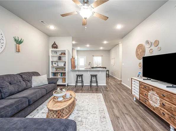 541 Woodcreek Loop, Lowell, AR 72745