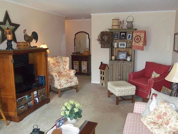 4th image of 400 Campbell Cir #G-7