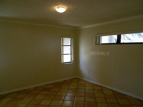 3rd image of 204 Woodland Dr #6