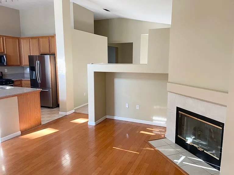 537 Farridge Dr — Photo 7