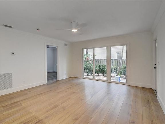 4th image of 49 SE 7th Ave APT 2