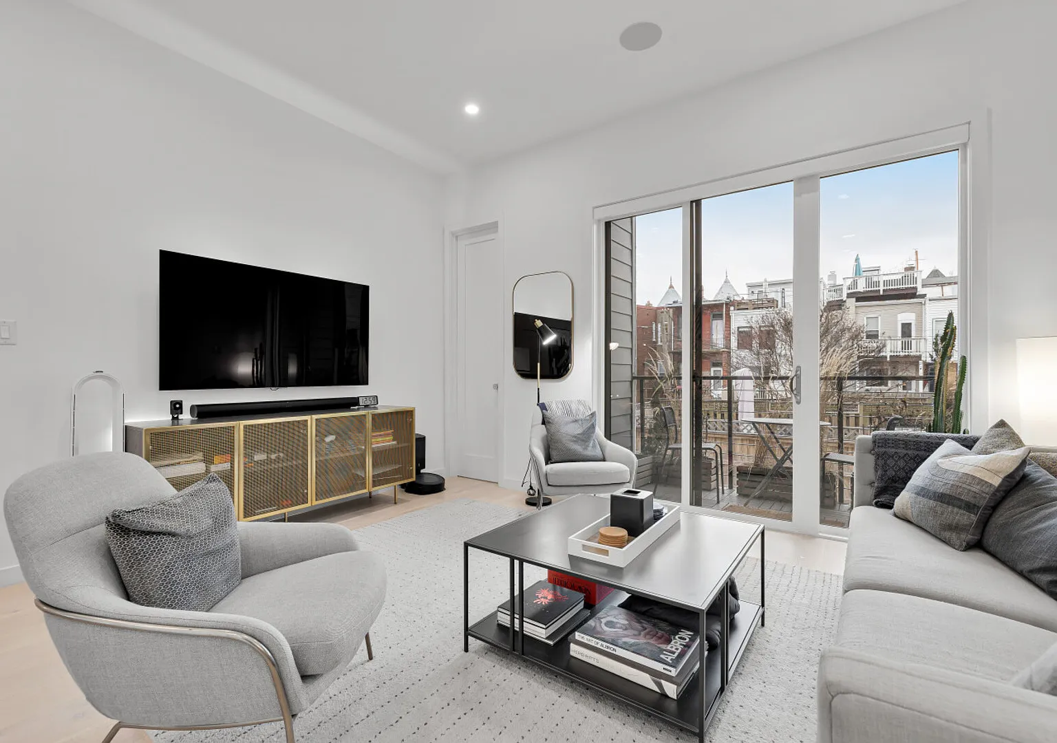 Beautiful Bloomingdale Townhouse | Outdoor Rooftop — Photo 2