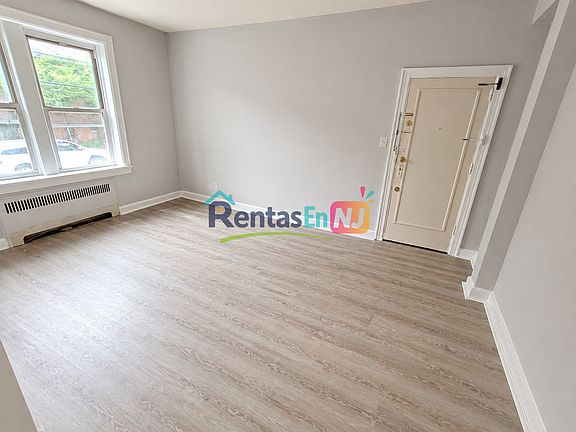 4th image of 129 Schofield St #1