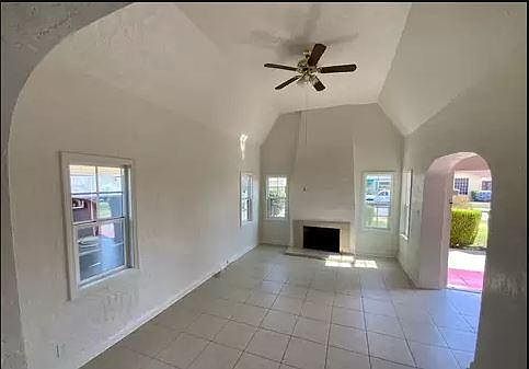 4th image of 2940 Genevieve St
