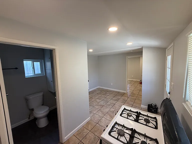 1050 Saint Louis Ave #1 — Photo 6