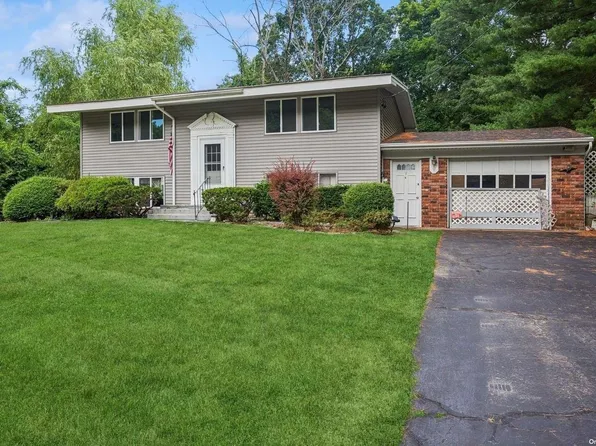 12 Deer Lane, East Setauket, NY 11733