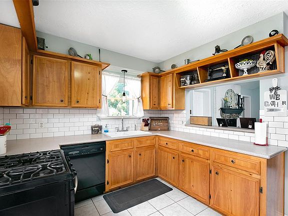 2nd image of 1810 Gaucho Cir