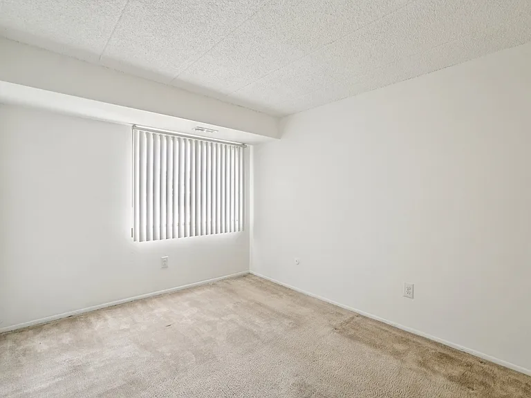 Riverside Village Apartments — Photo 106