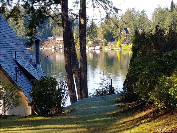 3rd image of 131 W Lost Lake View Dr
