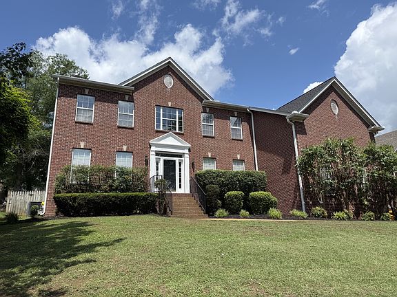 3rd image of 828 Loretta Dr
