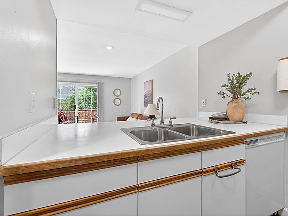 3rd image of 5542 Valencia Park Blvd #3A