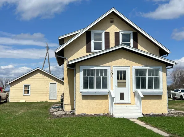 403 3rd St NW, Roseau, MN 56751