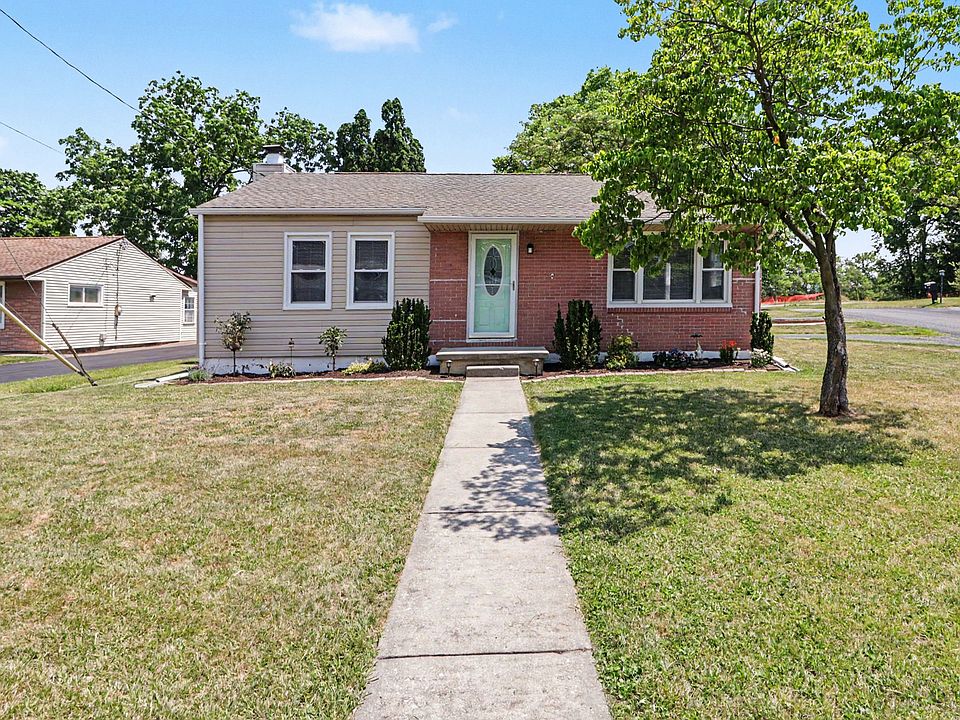 1st image of 105 Maple Dr