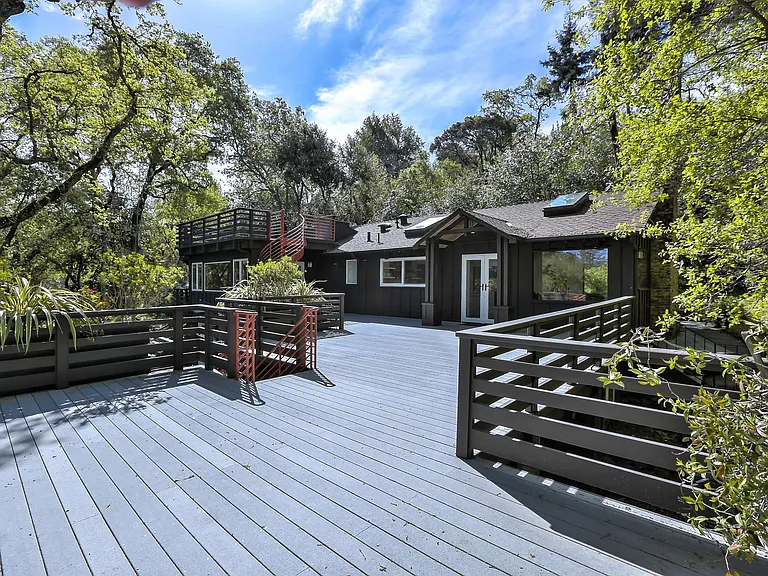 expansive front deck
