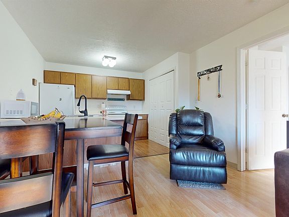 4th image of 1013 Clarinet Blvd E