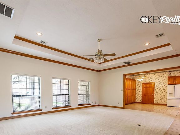 4th image of 10 NW Legacy Dr