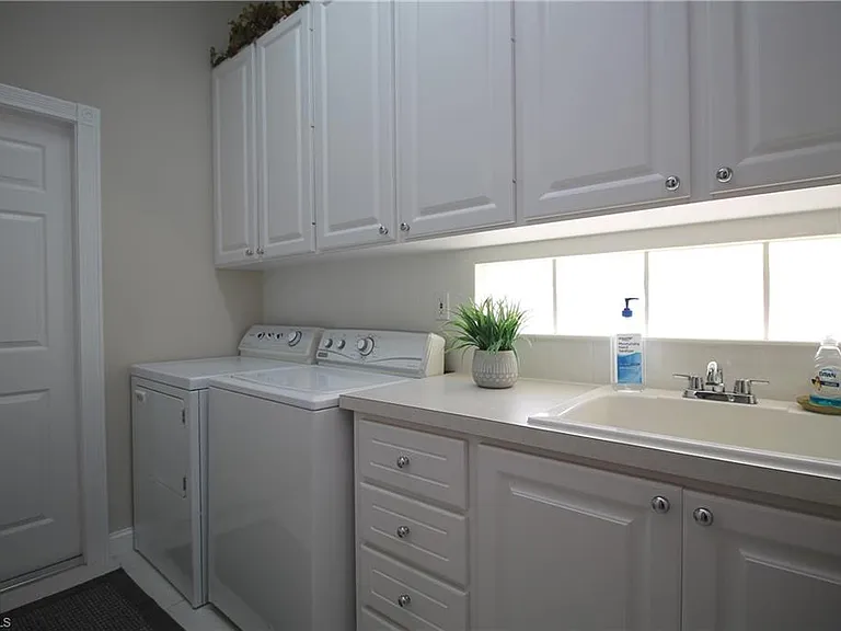 3019 Ellice Way — Photo 30