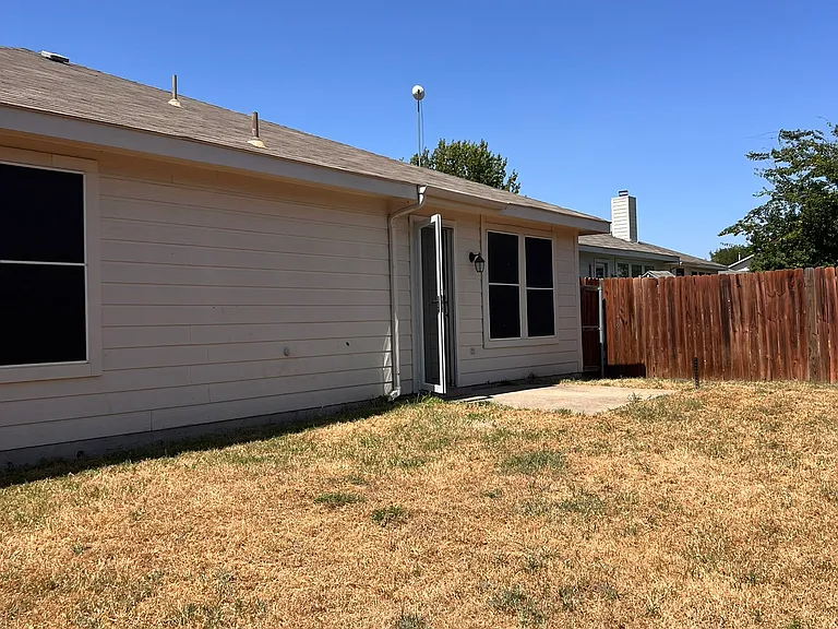 1017 Alexandria Dr — Photo 26