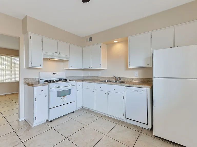 5105 S La Rosa Dr — Photo 6
