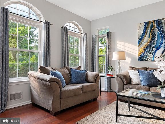 3rd image of 45 Rutgers Ln