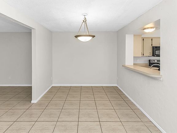 5th image of 4431 Brook Hollow Cir