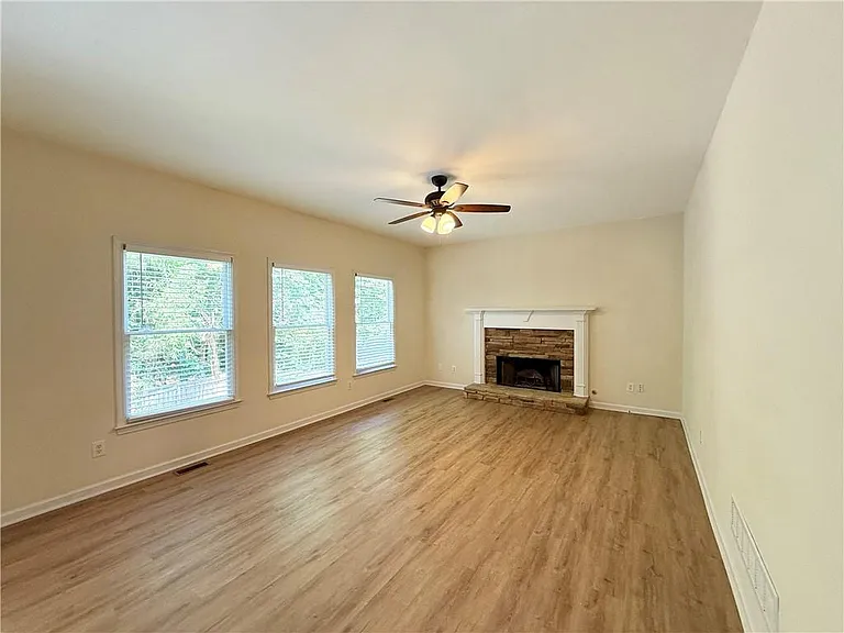 350 Laurel Glen Xing — Photo 9