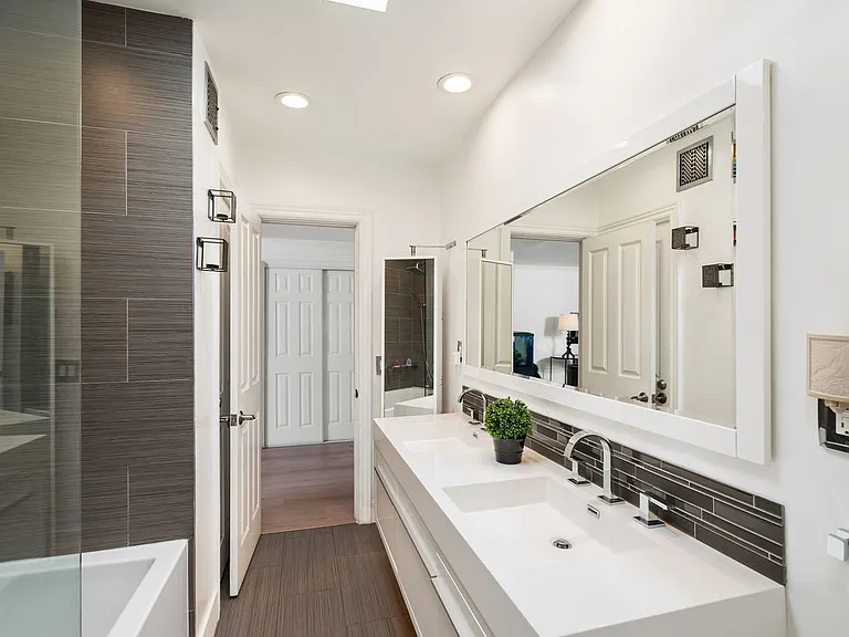 7560 Hollywood Blvd #4002 — Photo 28