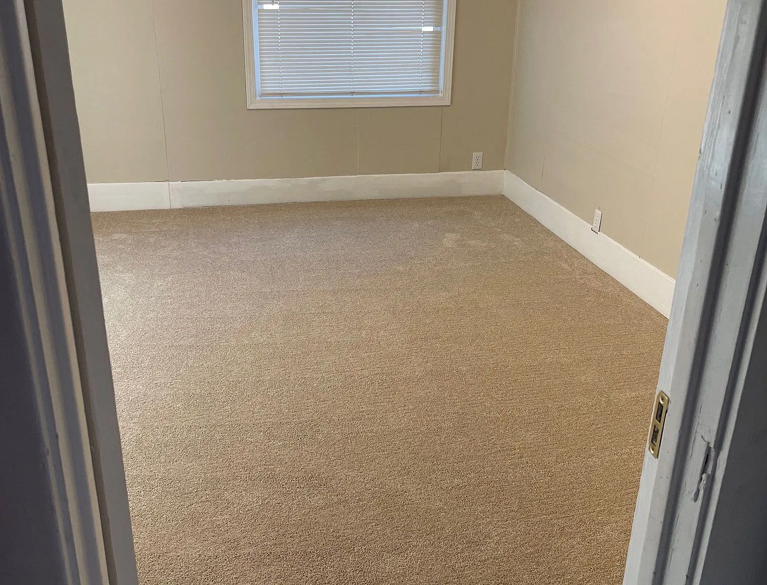 3 bed, 1.0 bath, 1500 sqft, $1,800 — Photo 2