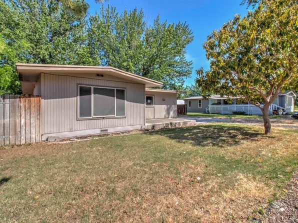 302 1st St, Benton City, WA 99320