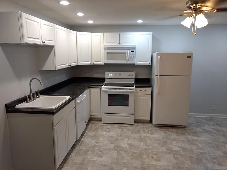 1031 Superior St #BASEMENT — Photo 6