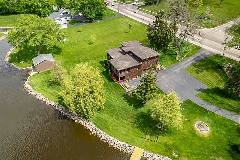 1st image of 3004 S Riverside Dr