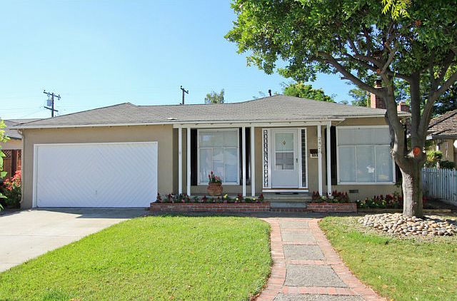 1st image of 2428 Fernwood Ave