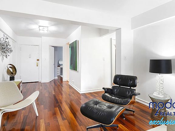 5th image of 3210 Arlington Ave APT 3J