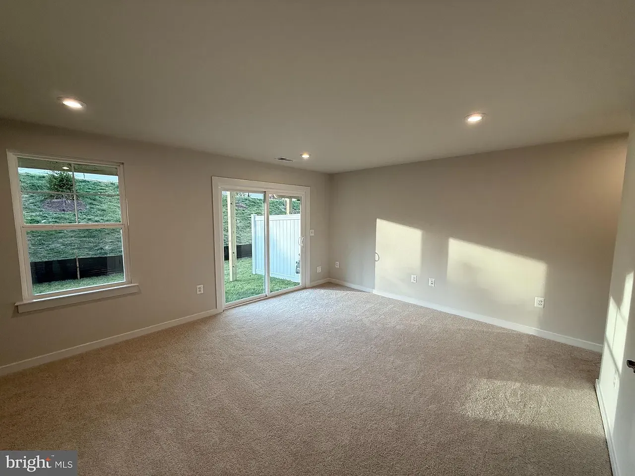 3 bed, 3.5 bath, 2252 sqft, $3,500 — Photo 2