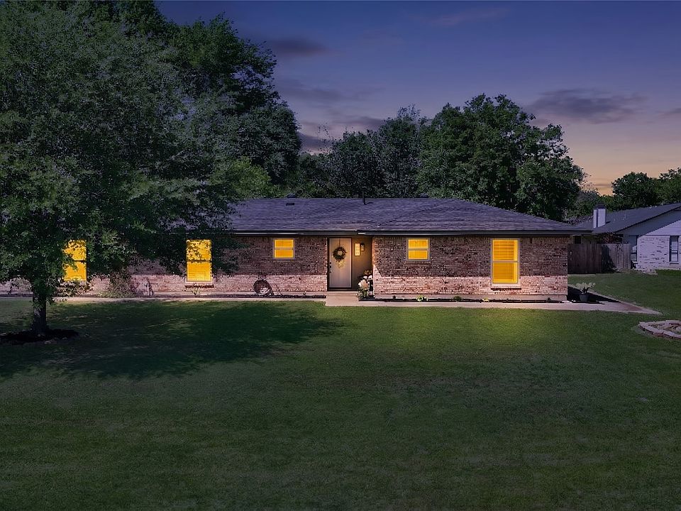 1st image of 103 Willow Lake Ln