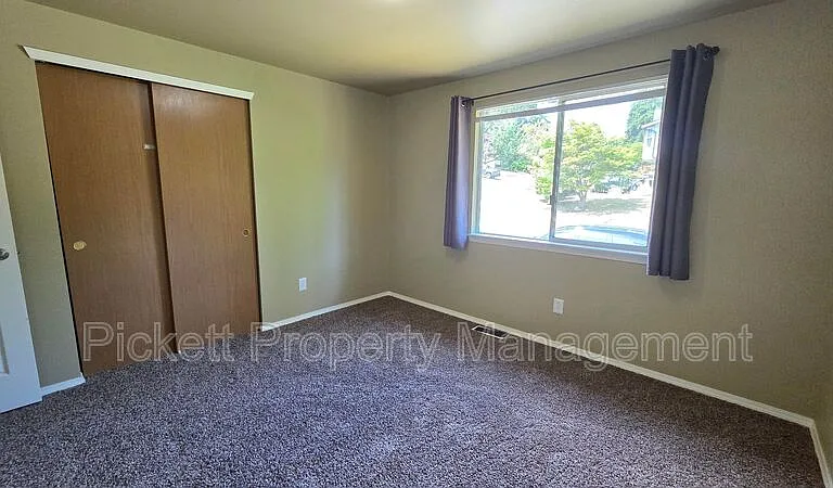 1367 NW Rockford Cir — Photo 18