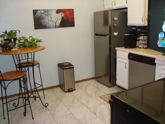 4th image of 5936 Harrison Ave Unit 22