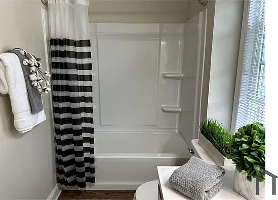302 Leatherhead Ct — Photo 5