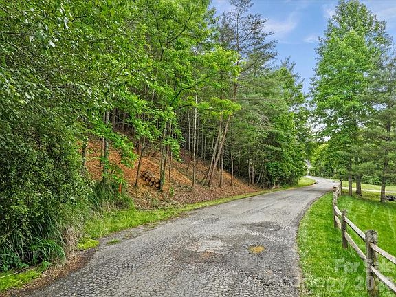 4th image of 29 Hampton Ln