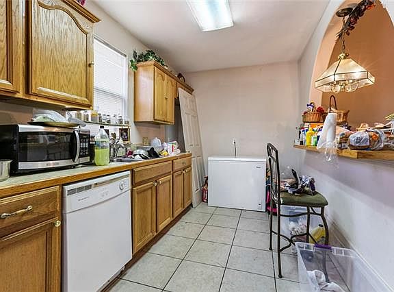 5th image of 2519-21 Dreux Ave