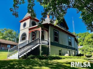615 S 10th St, Petersburg, IL 62675