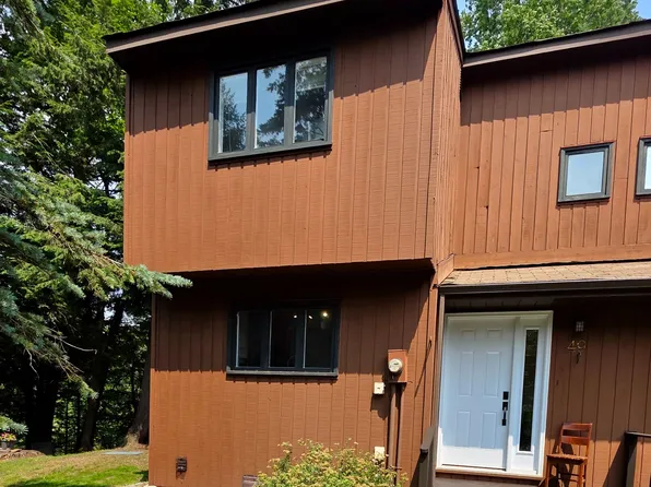 49 Southbank Dr #10, Bracebridge, ON P1L 1G2