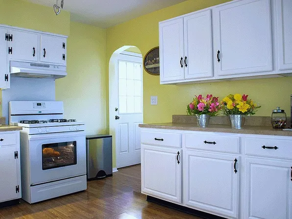 3019 Hampton Rd, Erie, PA 16508