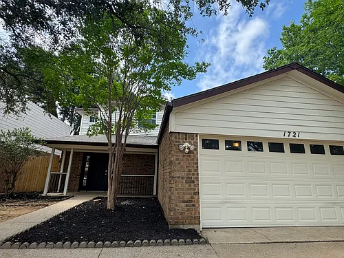 1721 Stoneway Dr Photo 1