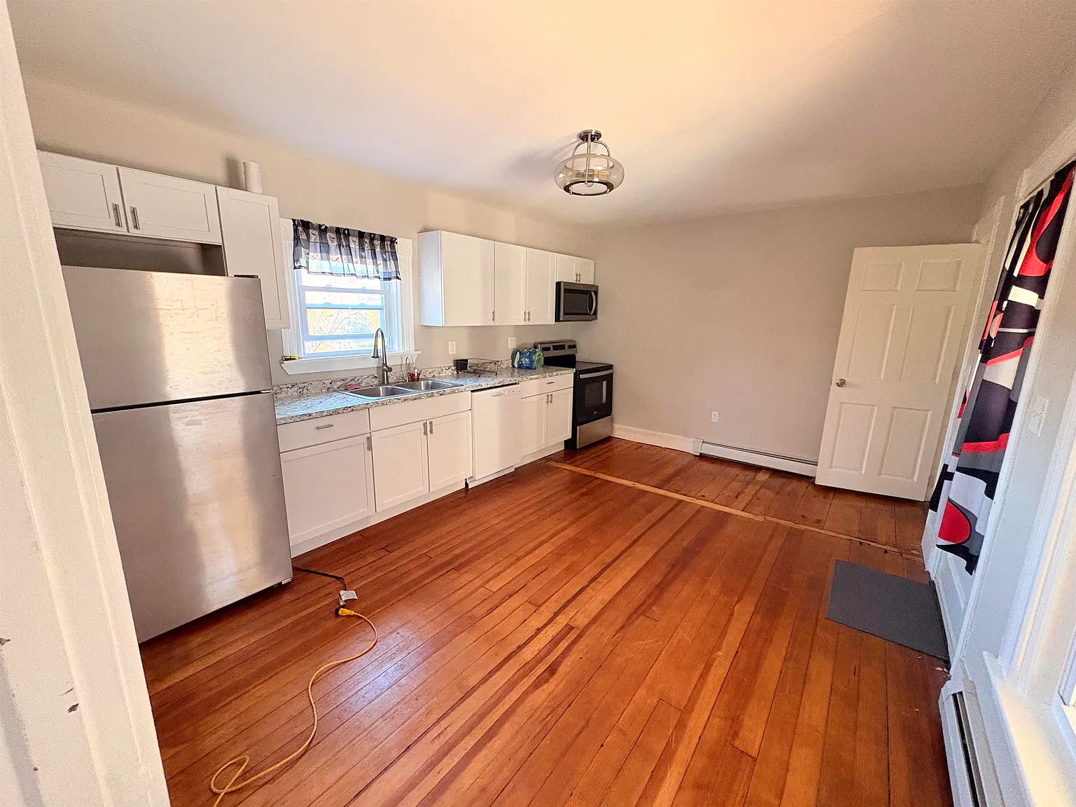 2 bed, 2.0 bath, 1180 sqft, $2,200 — Photo 3