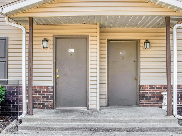 Hickory Grove — Photo 8