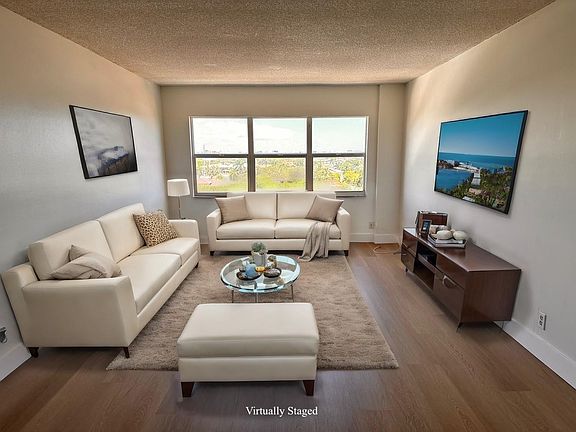 4th image of 2555 NE 11th Street #806