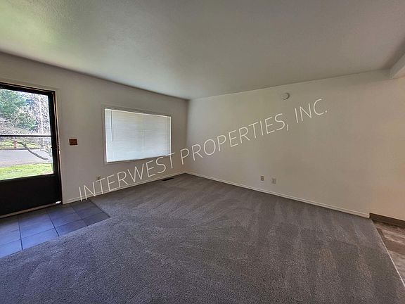 4th image of 619 NE 117th Ave
